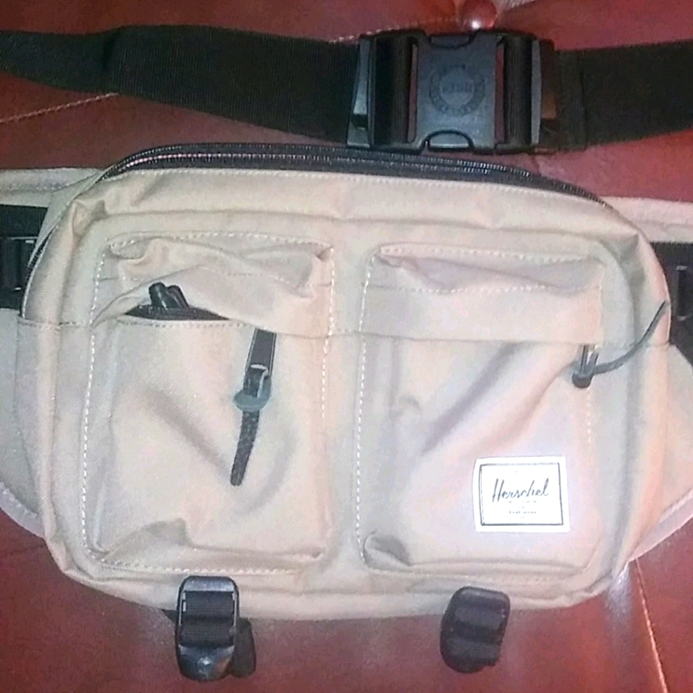 Herschel's supply company shoulder sling NWOT